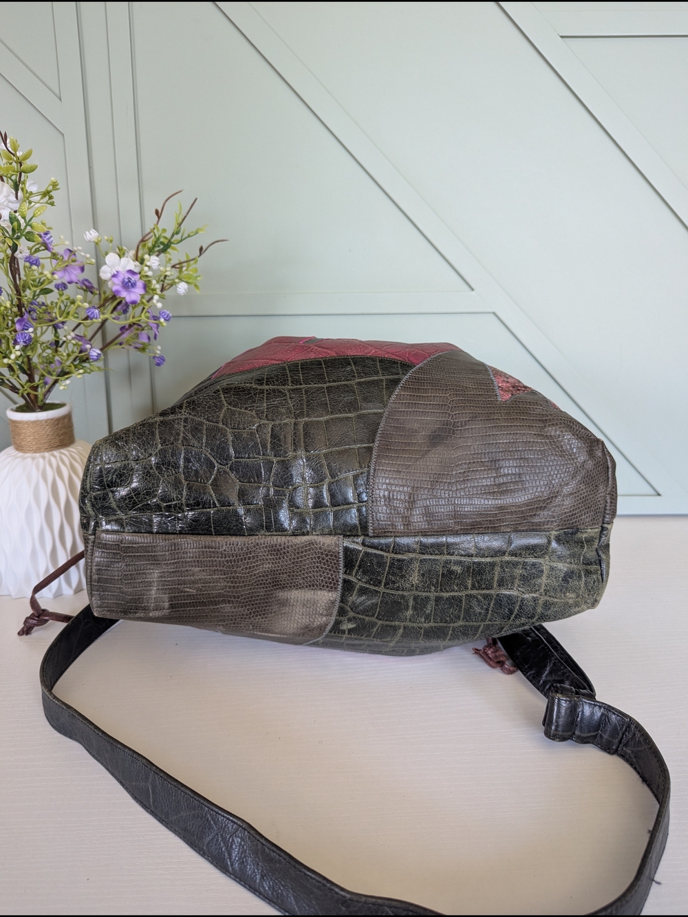 Vintage 1980s Sharif bucket bag. It features a distinctive multicolored patchwo - Picture 8 of 14